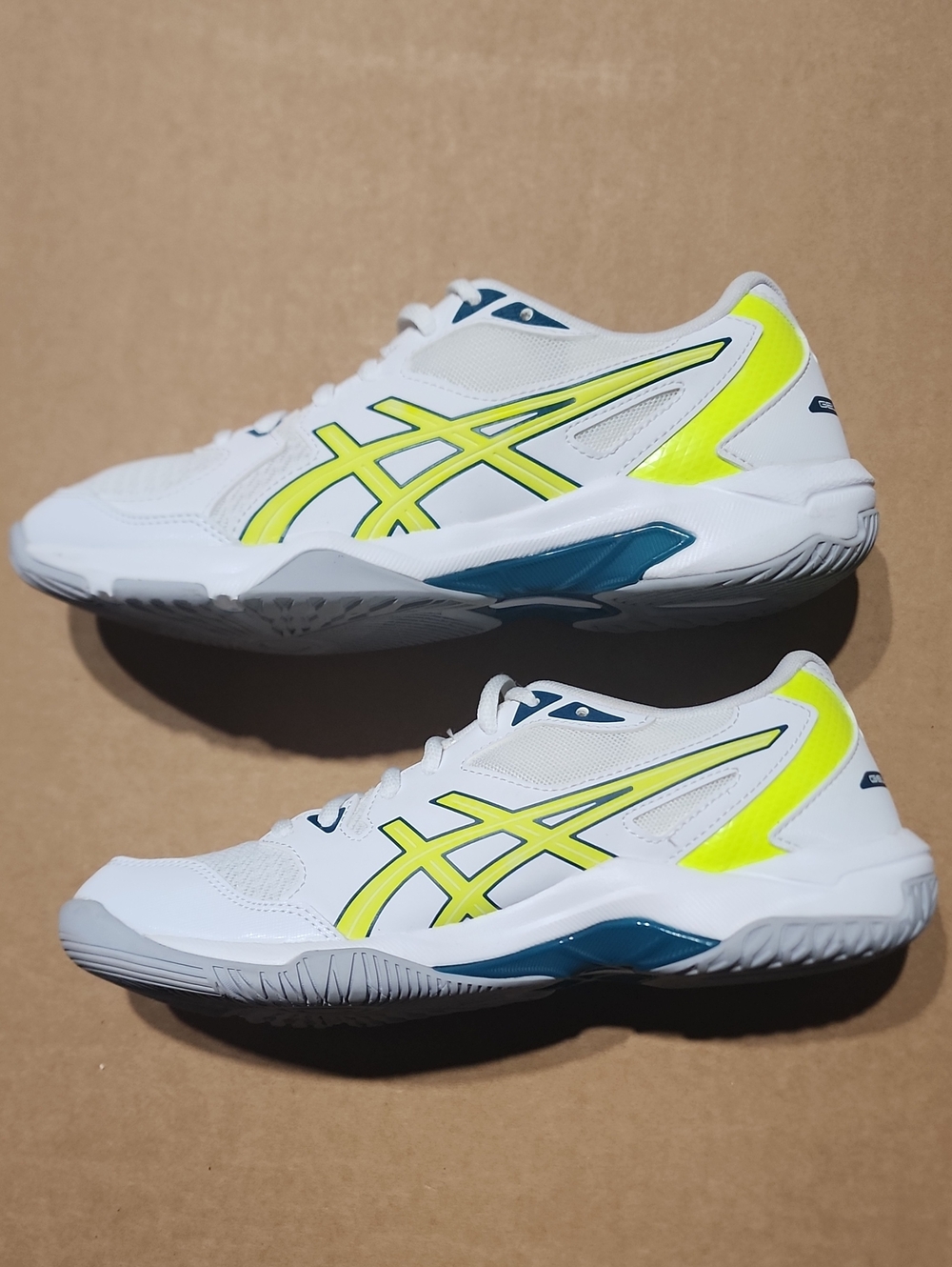 New ASICS Women's Gel-Rocket 10 Pickleball, Volleyball Shoes - US Size 8.5